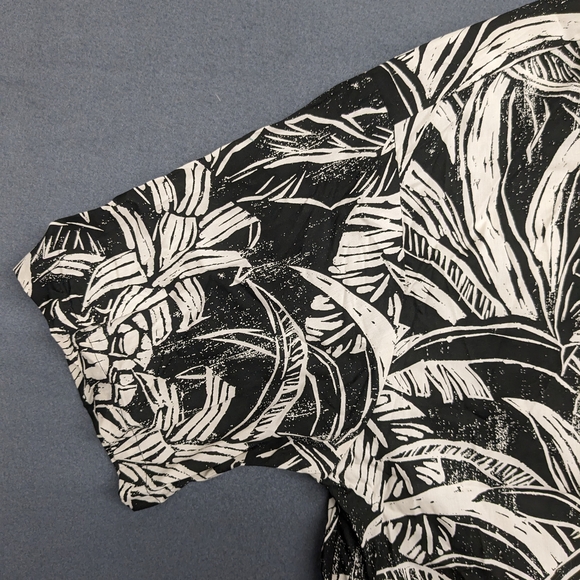 Y Not Hawaii Hawaiian Shirt Pineapple Print Black White Size Large - Picture 3 of 11